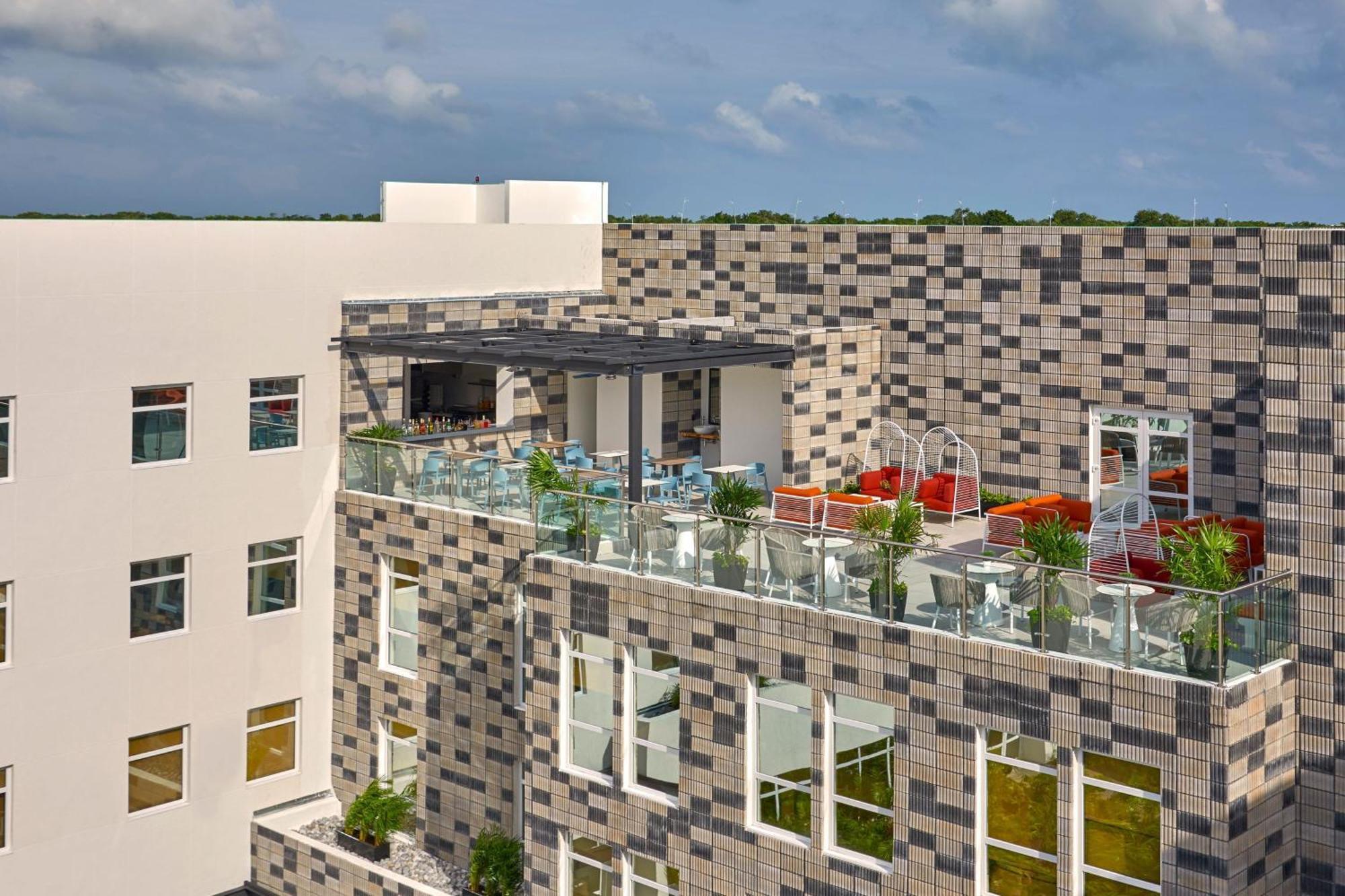 City Express Plus By Marriott Cancun Aeropuerto Riviera Exterior foto