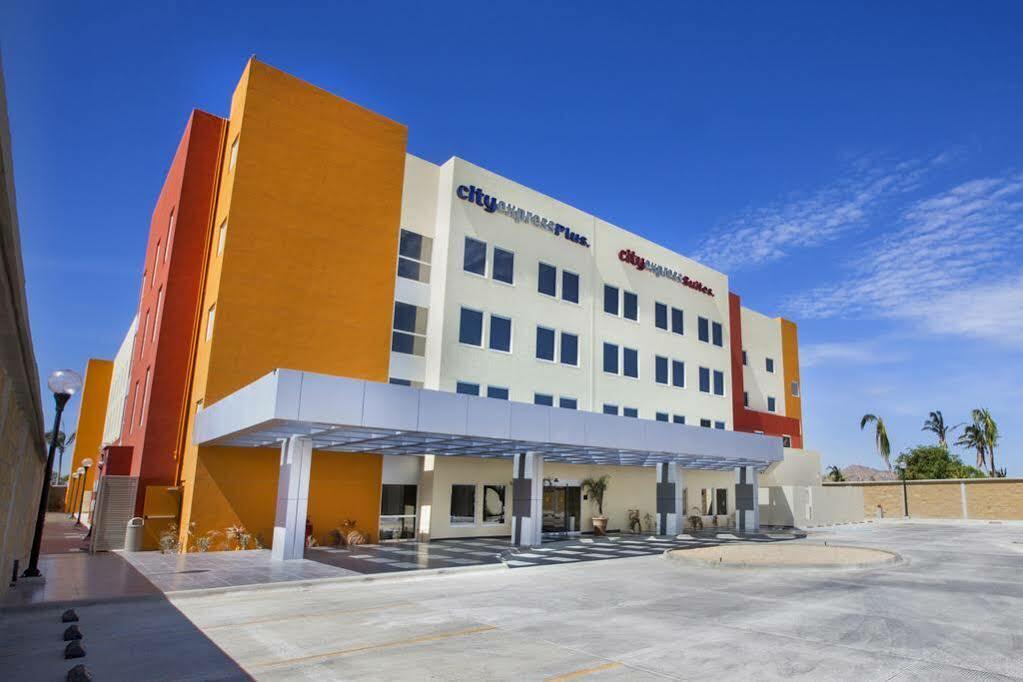 Hotel City Express Plus By Marriott Cancun Aeropuerto Riviera Exterior foto